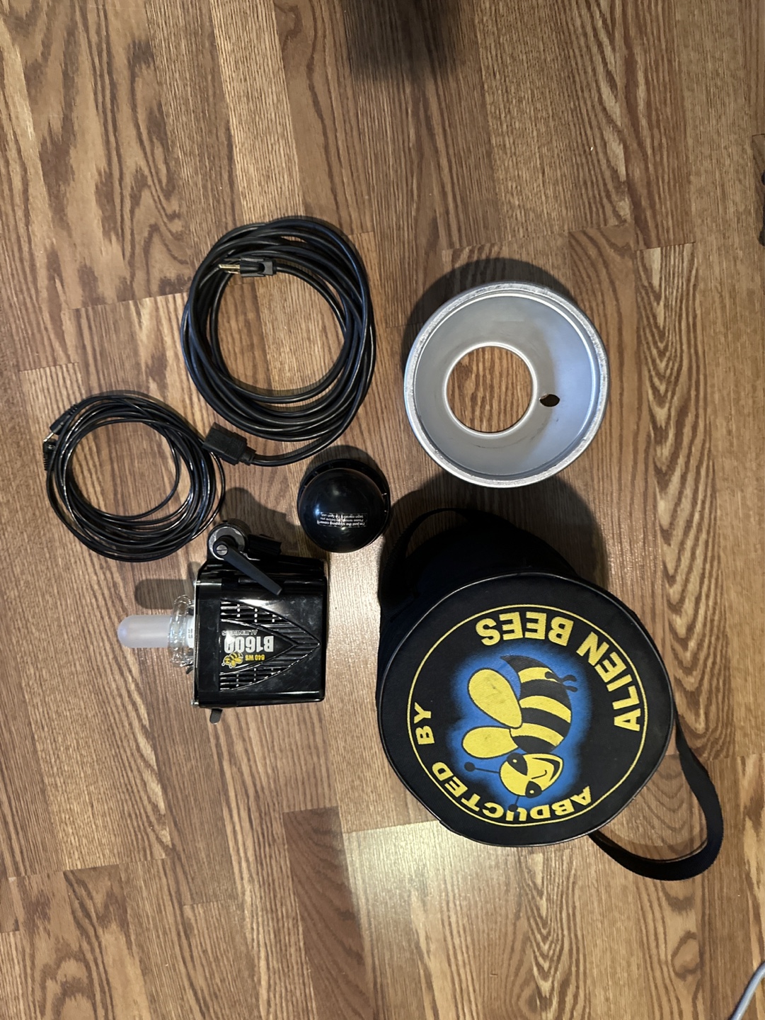 Alien Bees B1600 840 Ws Studio Strobe Flash Lighting Kit