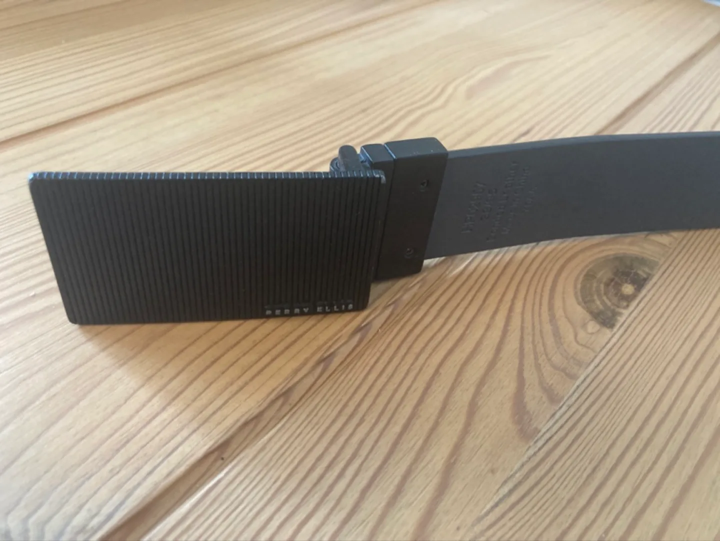 Perry Ellis Men's Reversible Leather Belt image indicator(4)