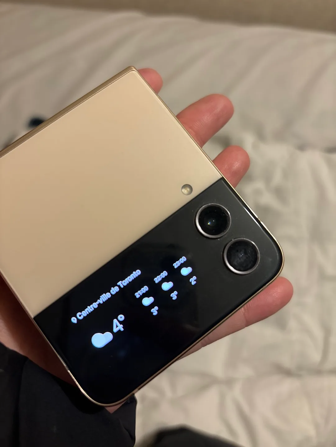 Samsung Galaxy Z Flip 4 Beige image indicator(3)