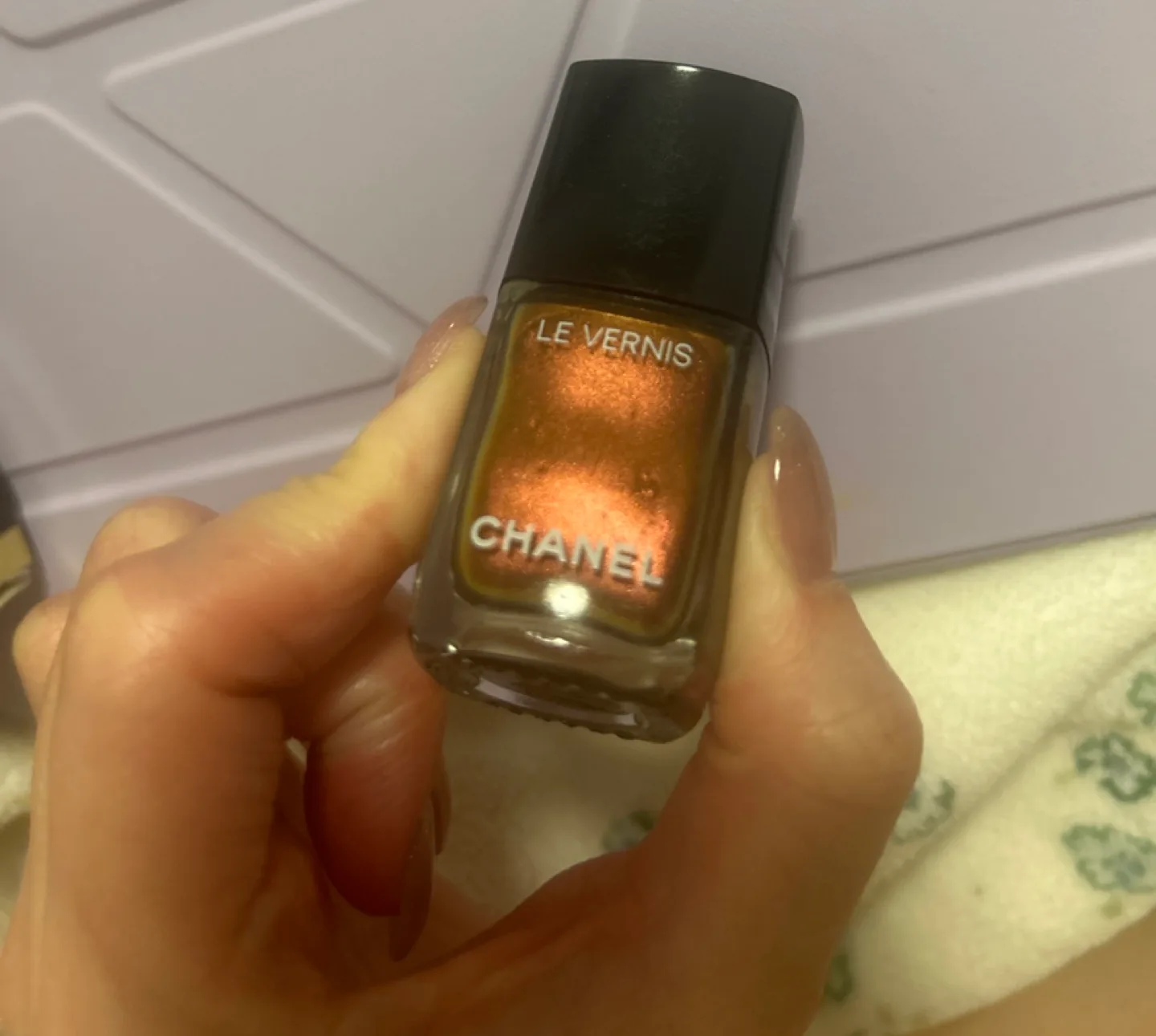 Chanel Longwear Nail Colour - 917 Opulence image indicator(2)