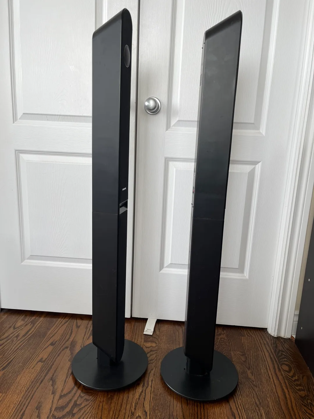 Samsung 2 Tower Speakers and Subwoofer 💚 image indicator(6)