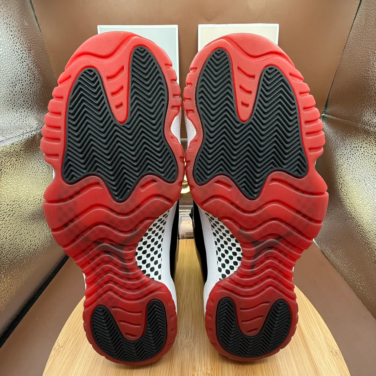 Jordan 11 High “Bred” 2019 Men’s Sz Size 12.5 image indicator(4)