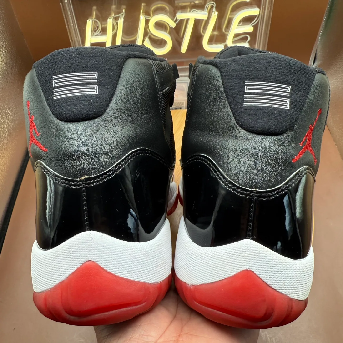 Jordan 11 High “Bred” 2019 Men’s Sz Size 12.5 image indicator(6)