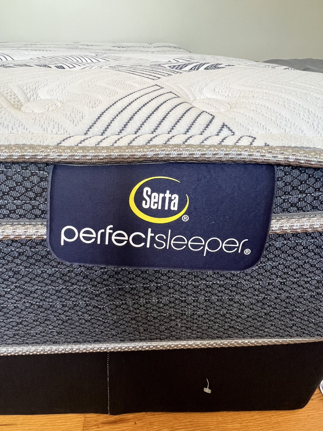 Serta Perfect Sleeper Mattress Set Queen size bed - photo 2