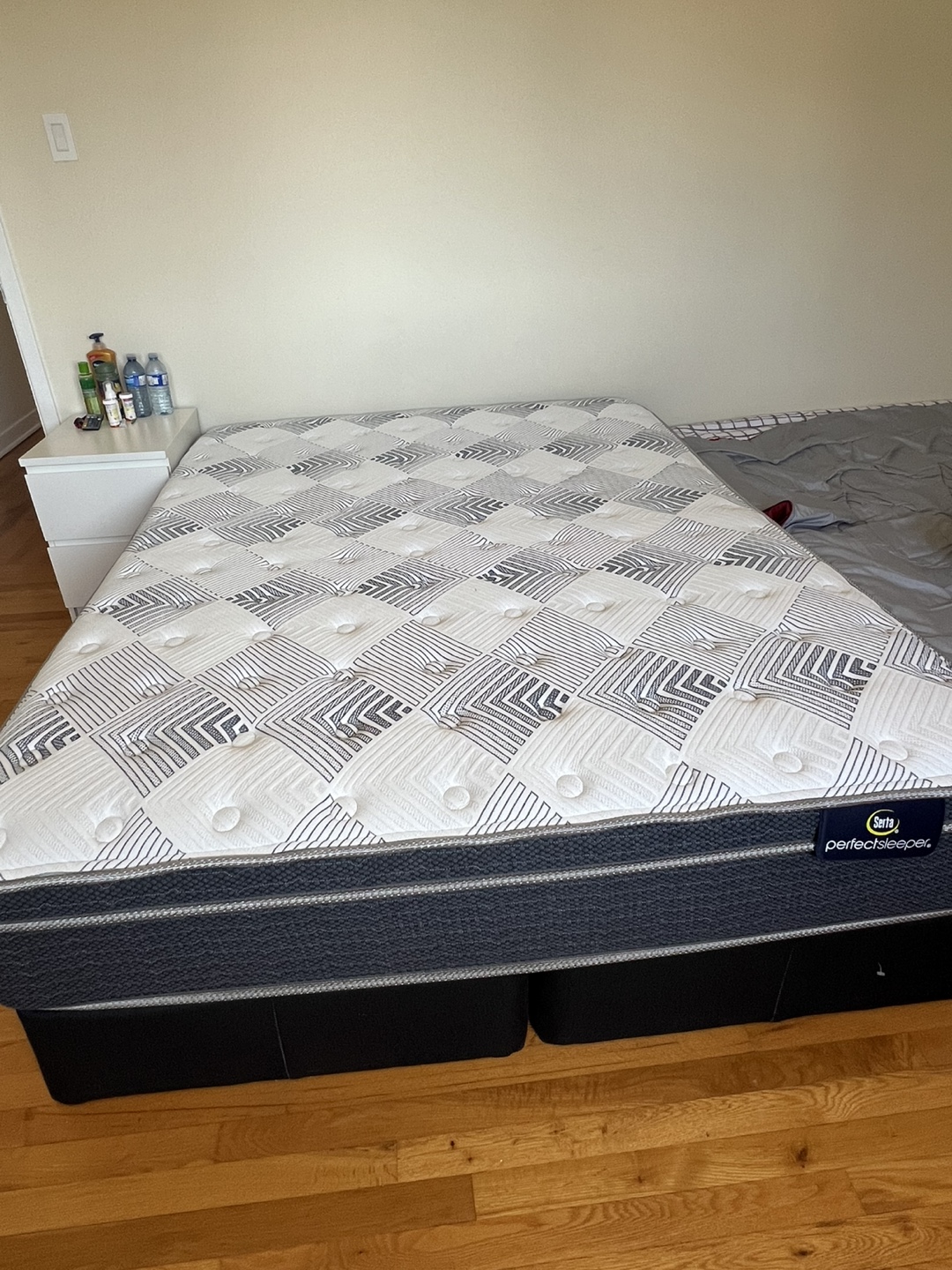 Serta Perfect Sleeper Mattress Set Queen size bed - photo 4