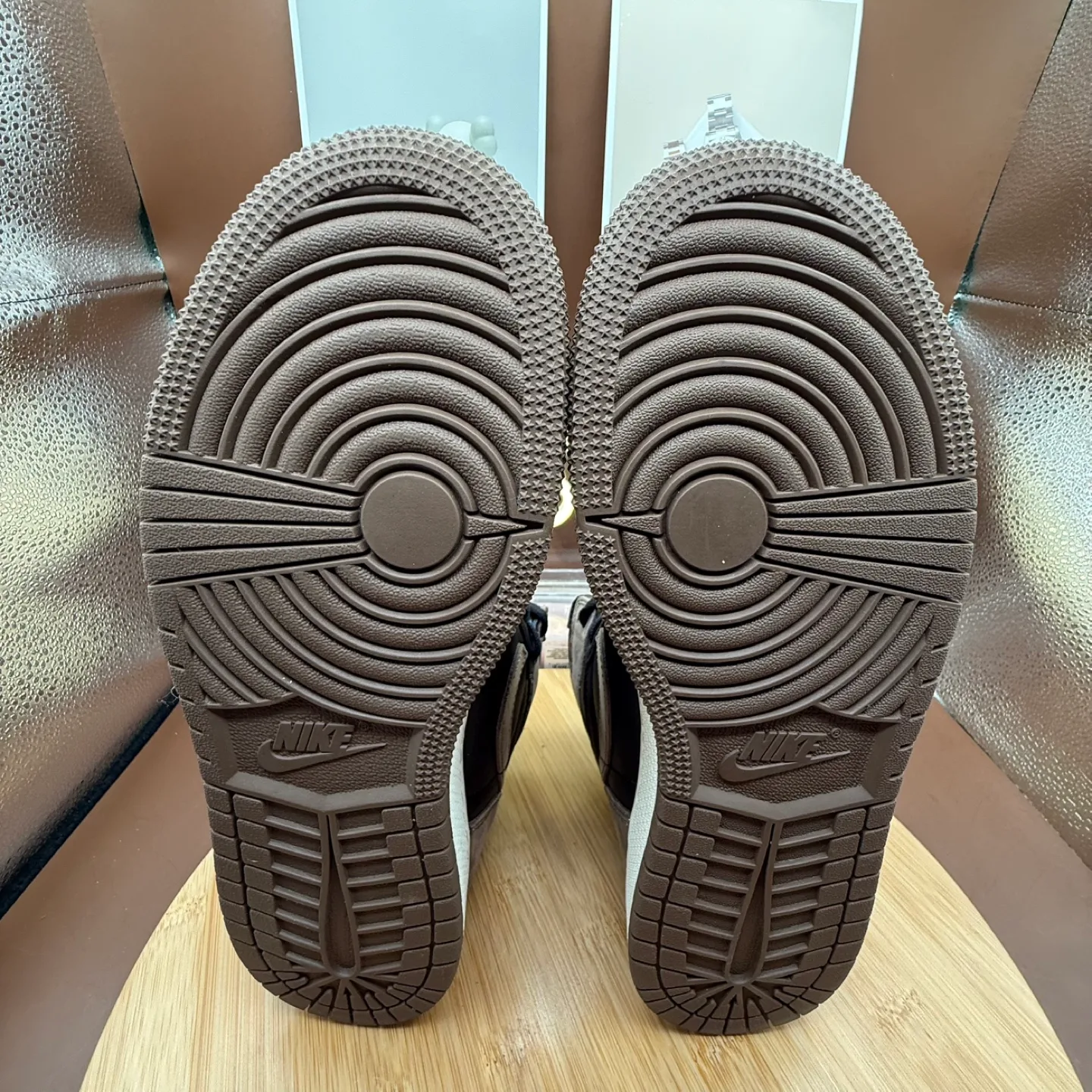 Jordan 1 Retro High OG Palomino (GS) Size 7Y image indicator(7)