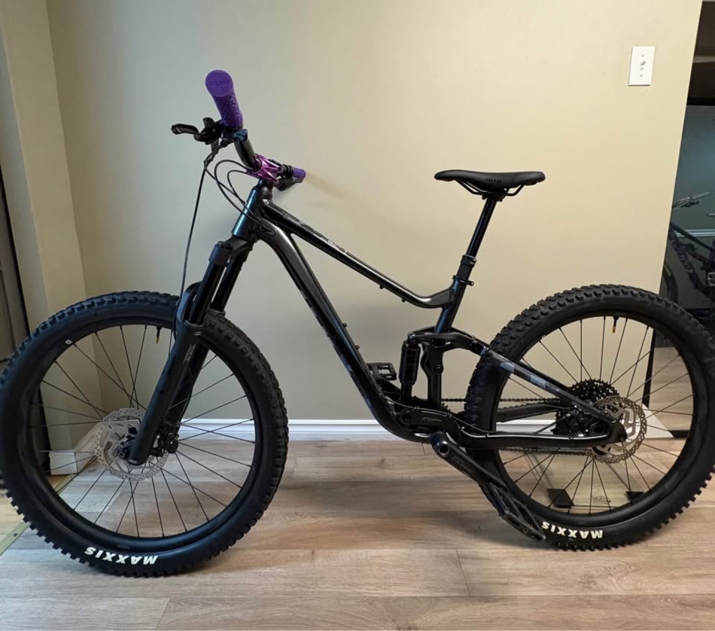 2024 Giant Stance 2 - 27.5 (Small)