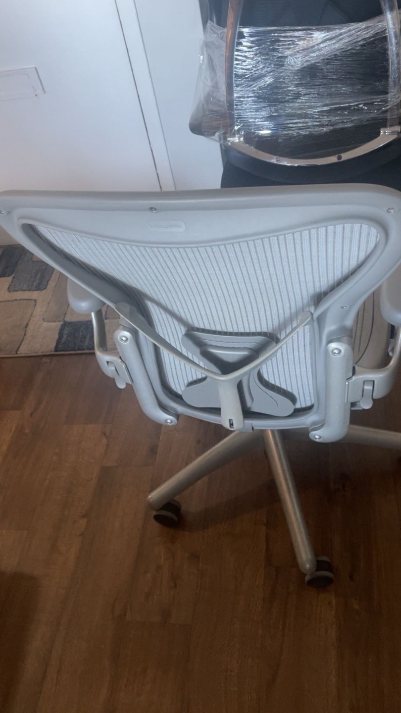 Herman Miller Aeron Chair - photo 2