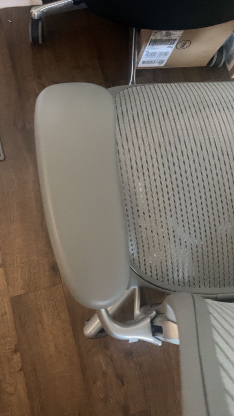 Herman Miller Aeron Chair - photo 4