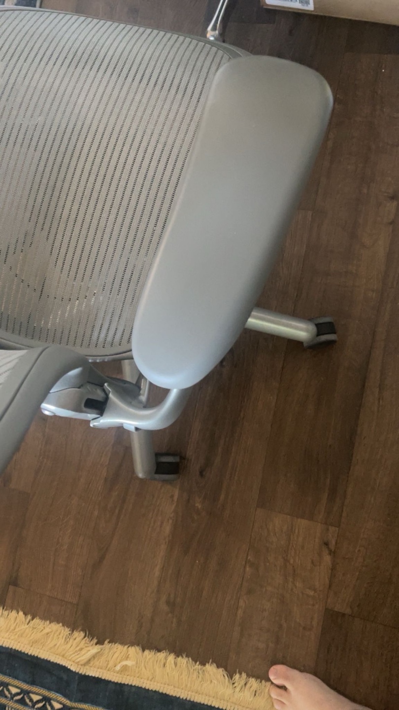Herman Miller Aeron Chair - photo 3