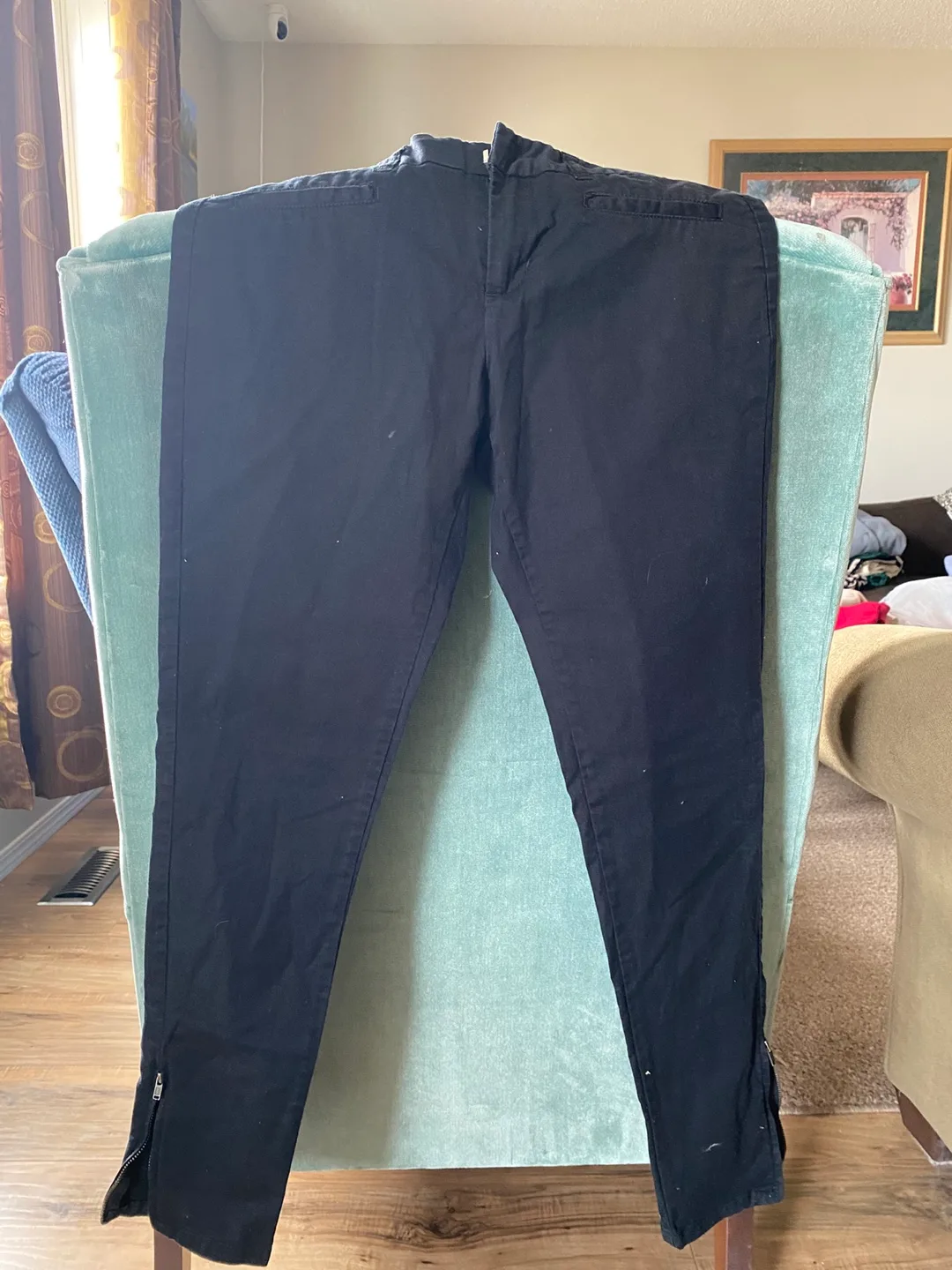 4 Women's Pants thumbnail