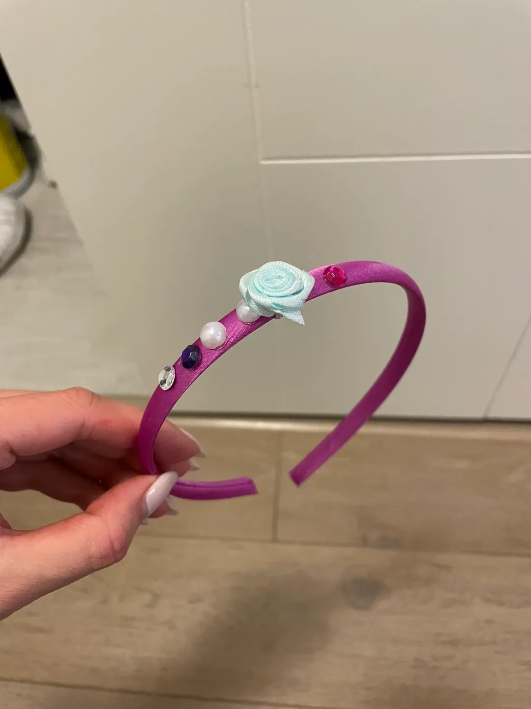 Purple satin headband with flower and jewels image indicator(2)