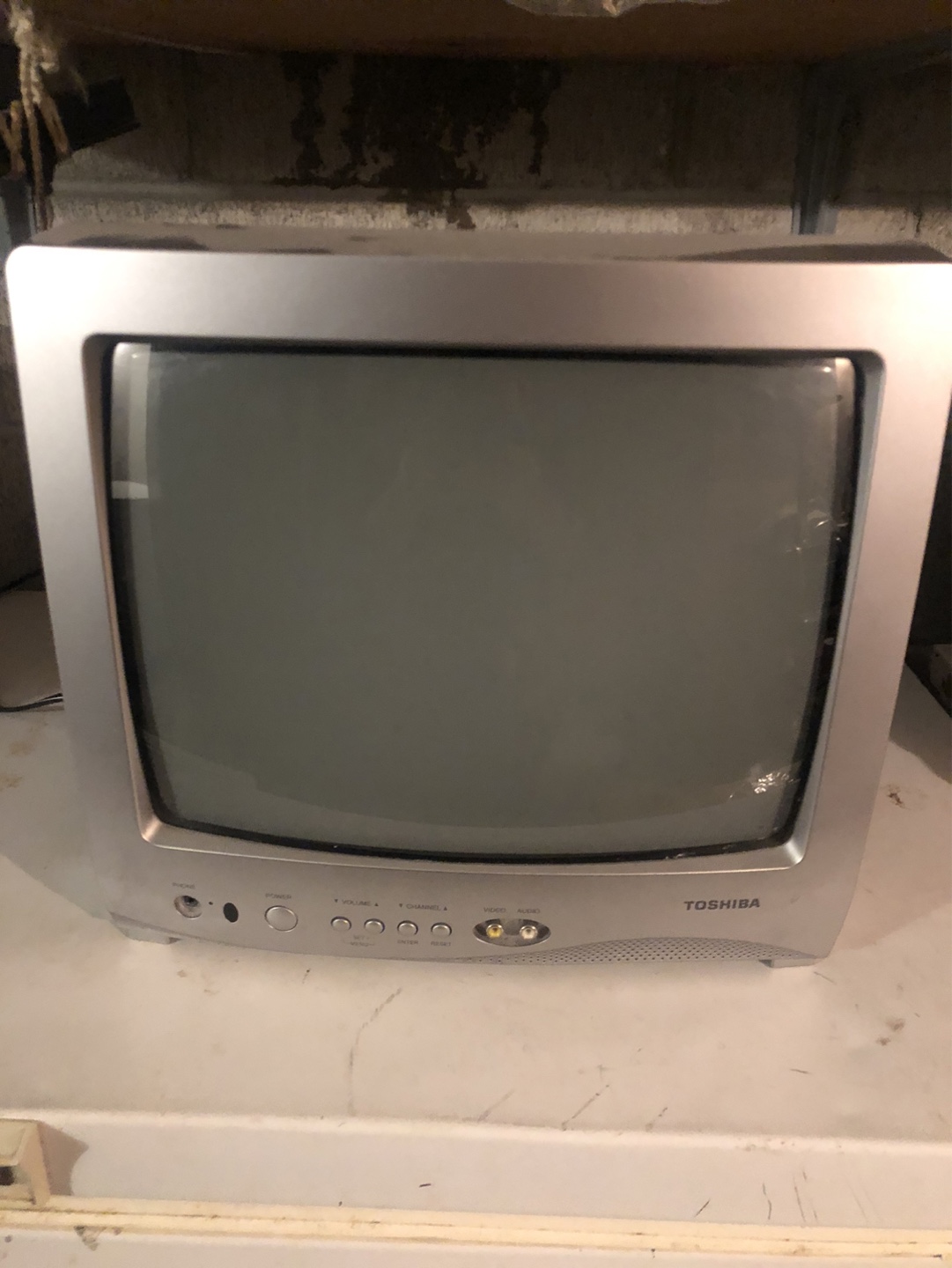 Vintage Toshiba 13A28C Color TV