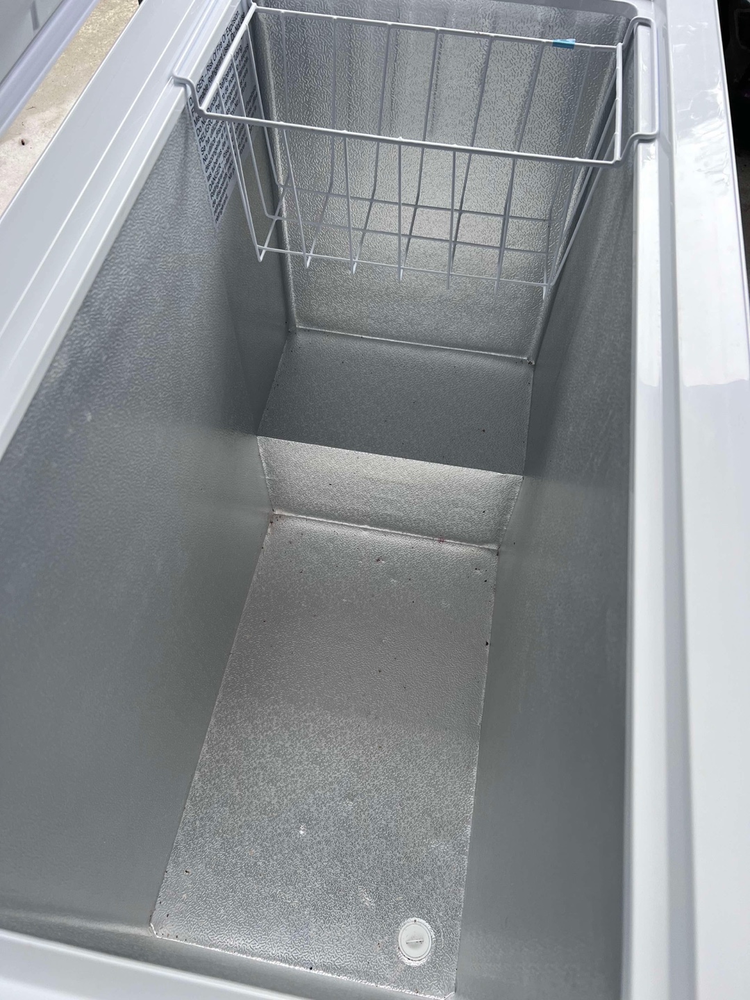 Frigidaire FFCC07M1TW 7 cu. ft. Chest Freezer - photo 2