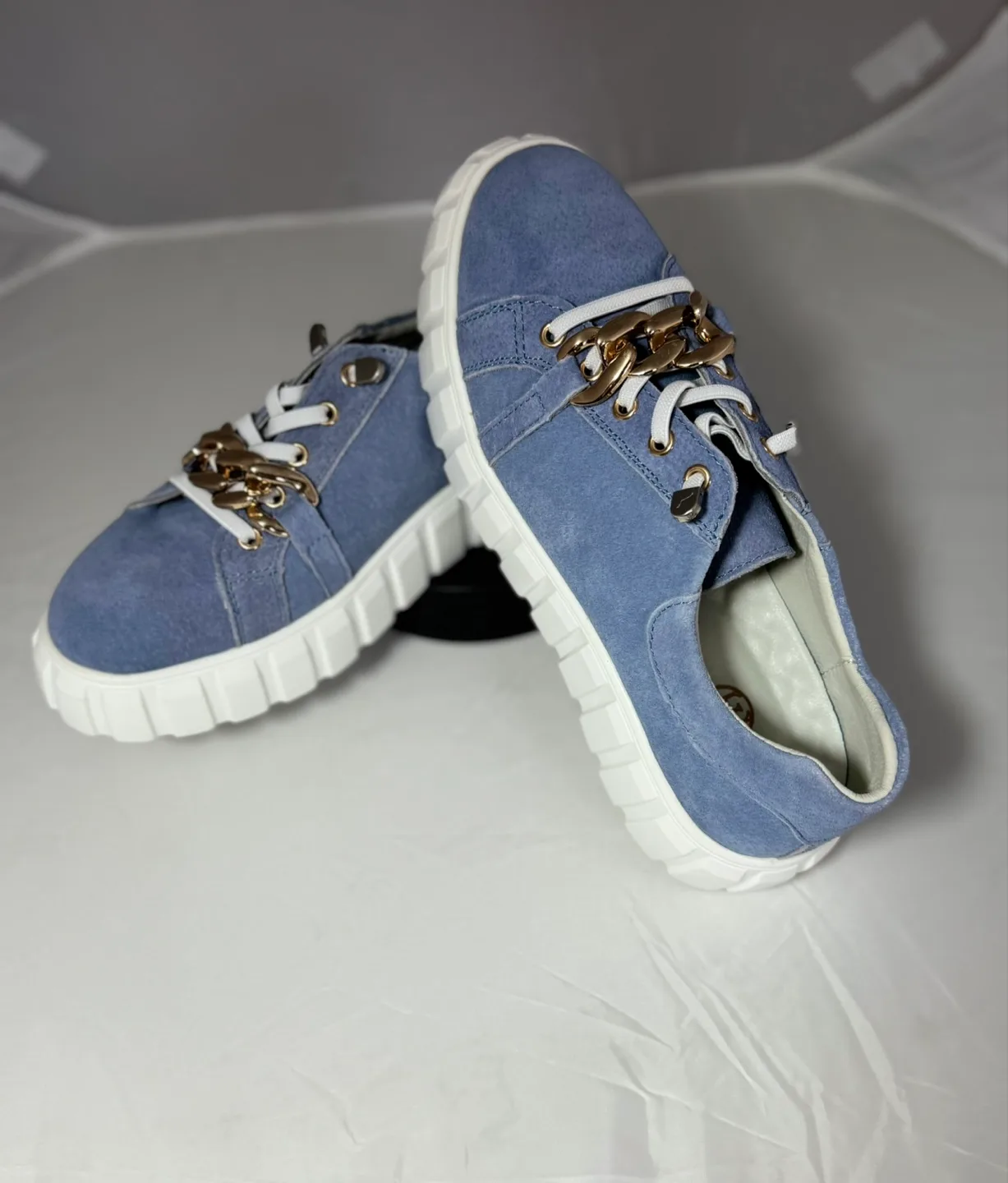 Blue suede shoes thumbnail