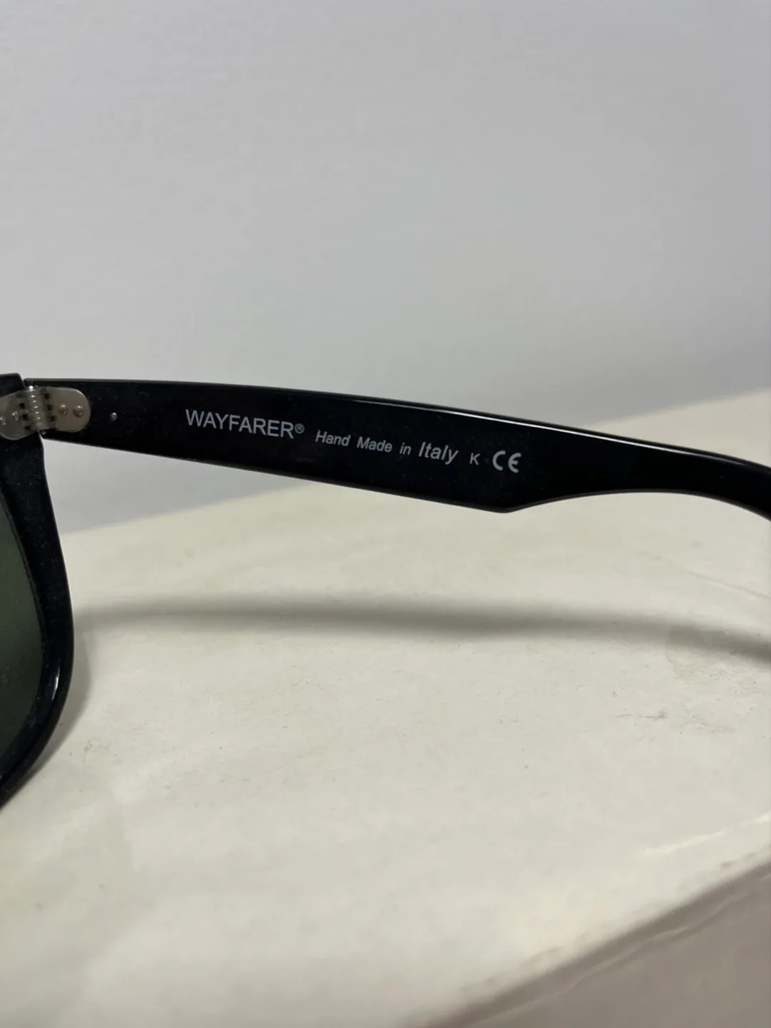 Vintage Style Ray-Ban Wayfarer Sunglasses image indicator(3)