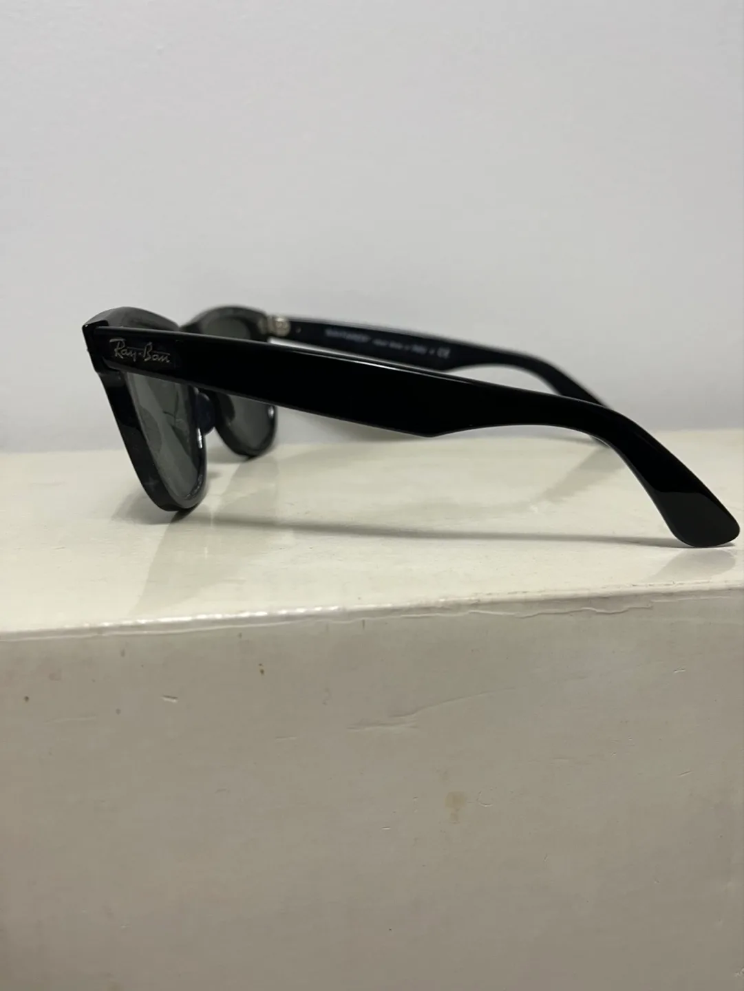 Vintage Style Ray-Ban Wayfarer Sunglasses image indicator(2)