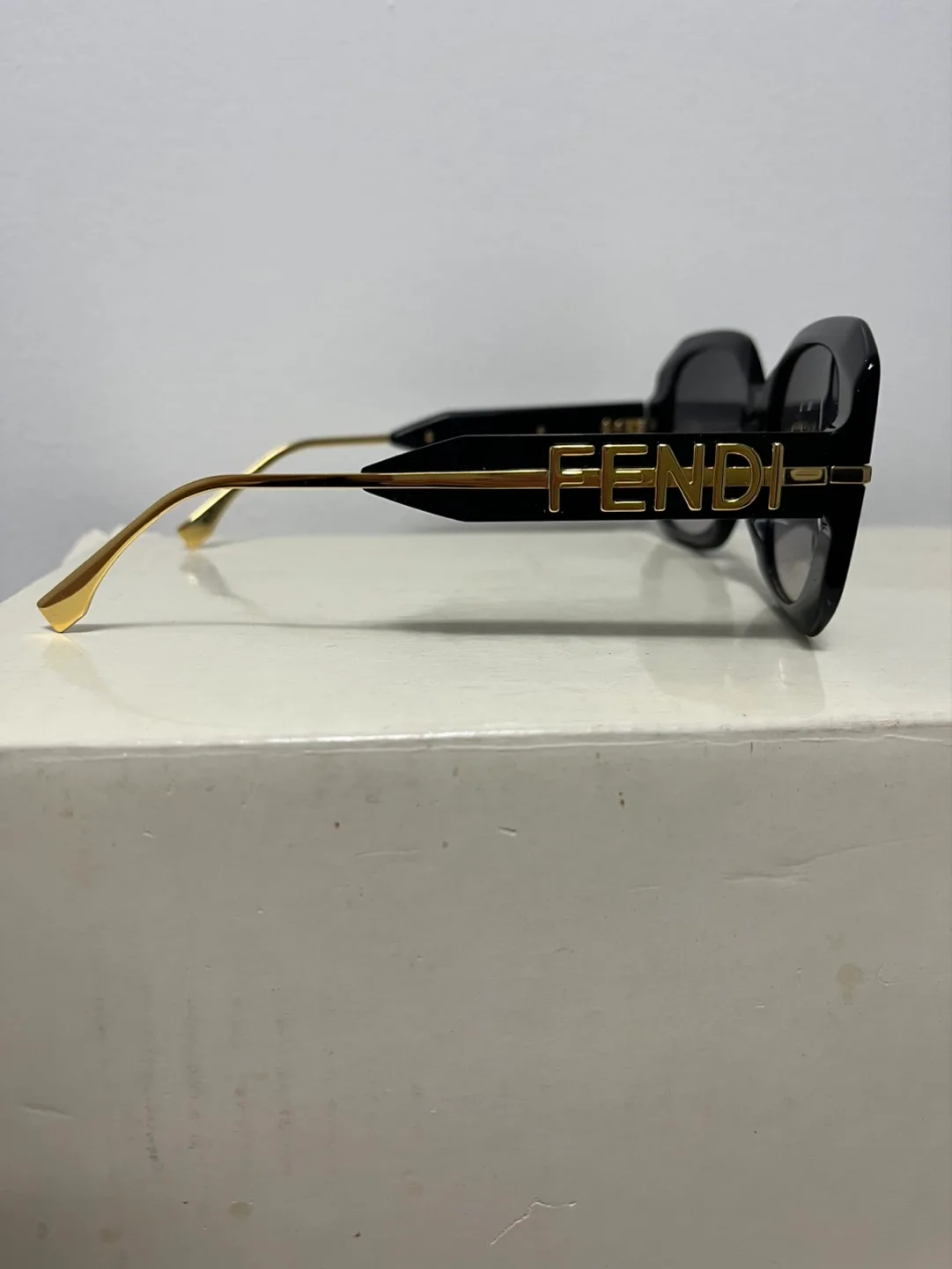 Fendi Sunglasses - Black Frame, Gradient Lenses image indicator(3)