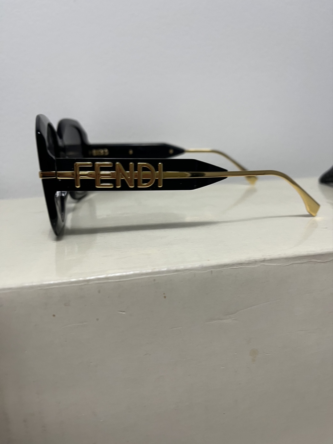 Fendi Sunglasses - Black Frame, Gradient Lenses - photo 2