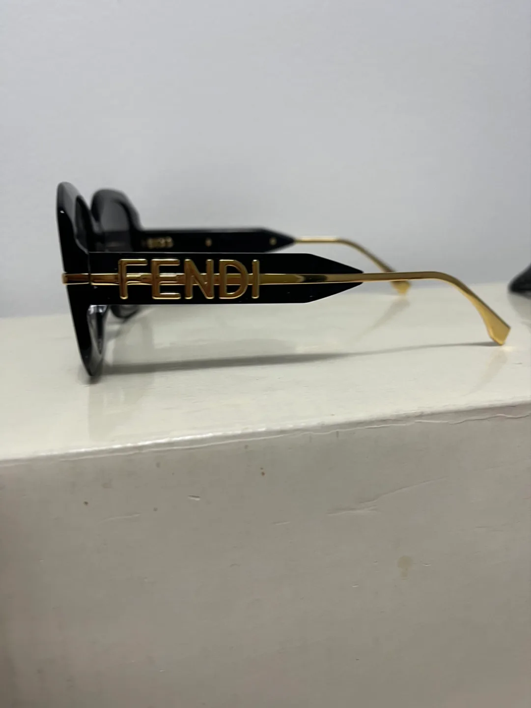 Fendi Sunglasses - Black Frame, Gradient Lenses image indicator(2)