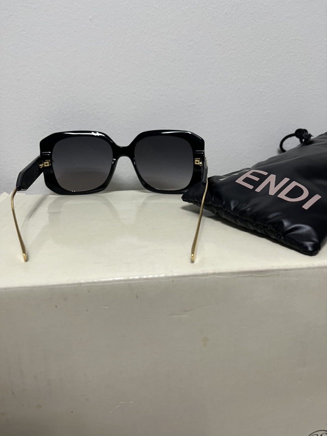 Fendi Sunglasses - Black Frame, Gradient Lenses - photo 4