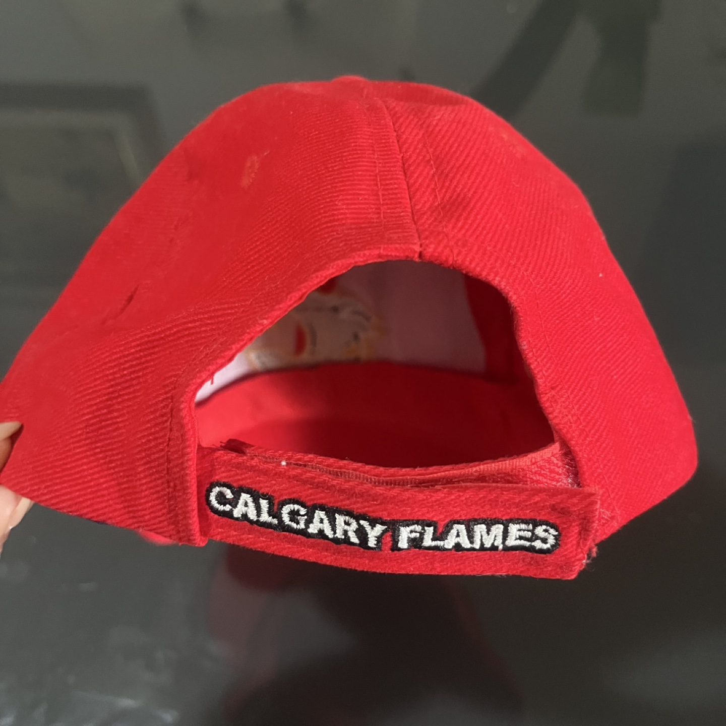 Calgary Flames Red Baseball Cap - Autographed - photo 2