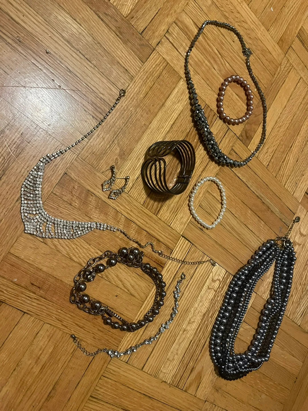 Jewelry Lot: Necklaces, Bracelets, Earrings image indicator(2)