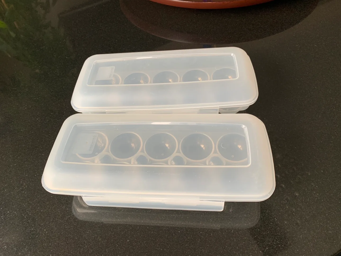 Two Stackable Clear Plastic Egg Containers image indicator(3)