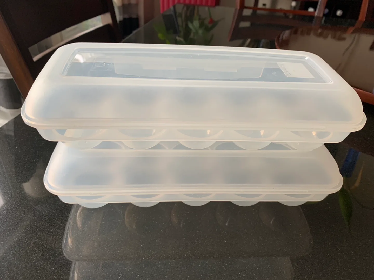 Two Stackable Clear Plastic Egg Containers image indicator(5)