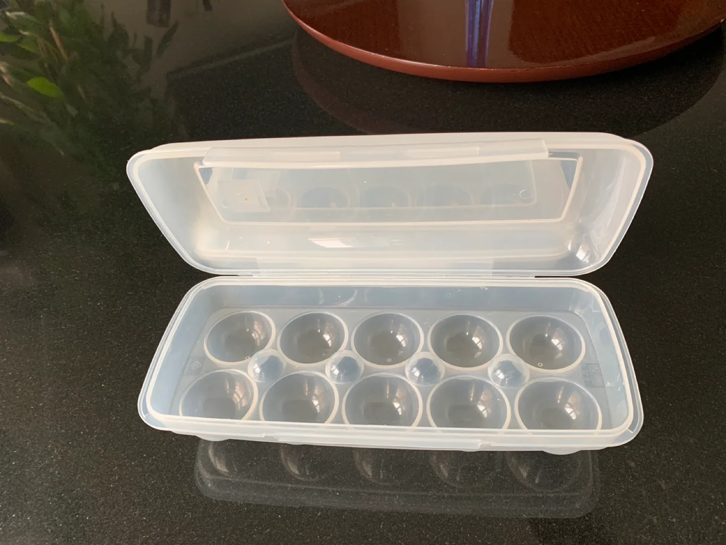 Two Stackable Clear Plastic Egg Containers image indicator(4)