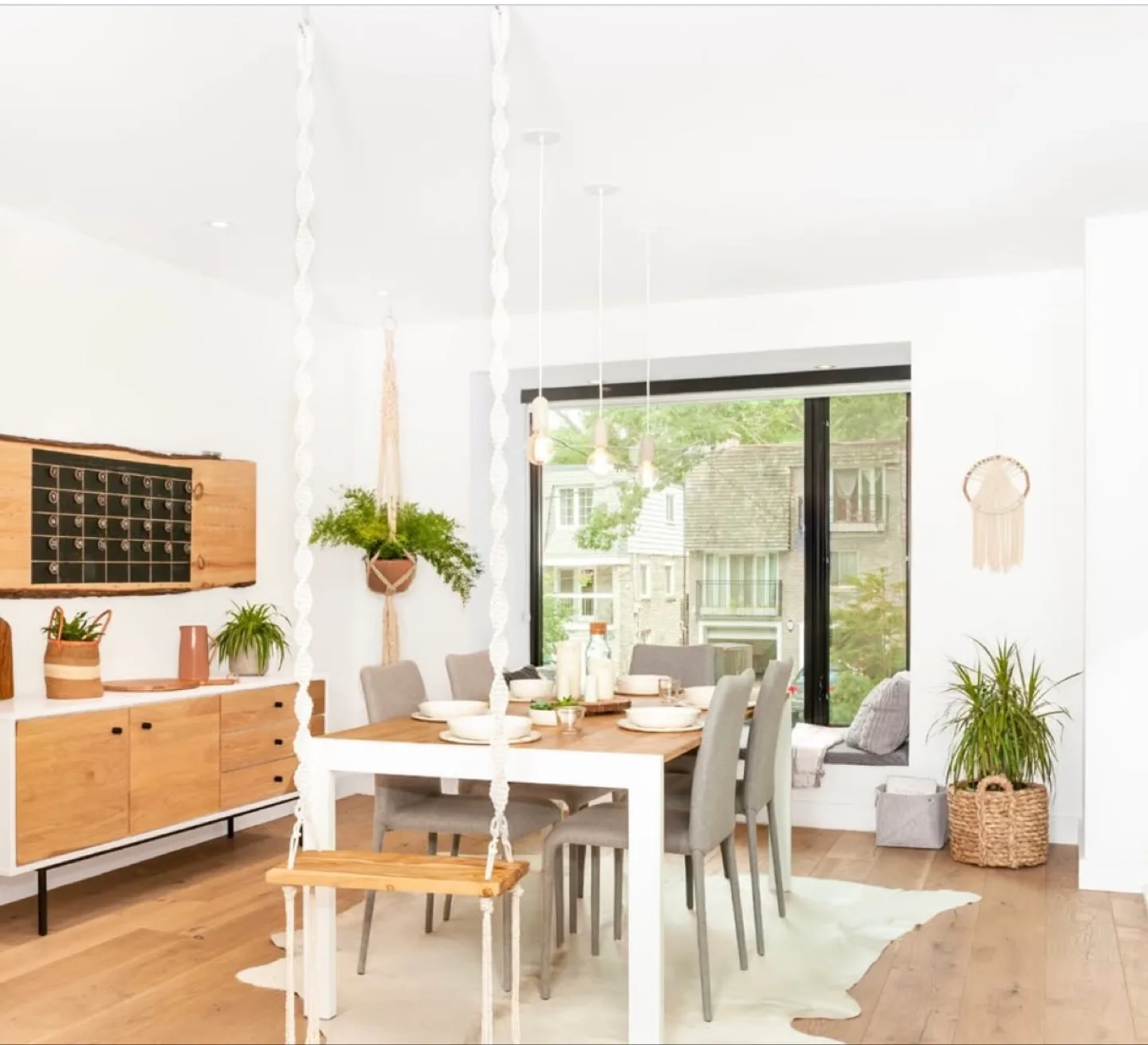 Indoor swing . Seating for adults . image indicator(2)