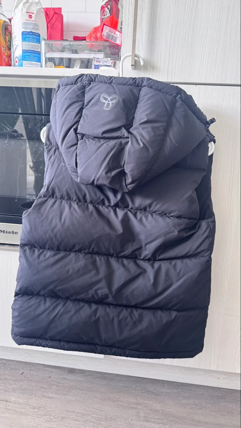 Aritzia Super Puff Vest - Black - Size 2XS image indicator(2)