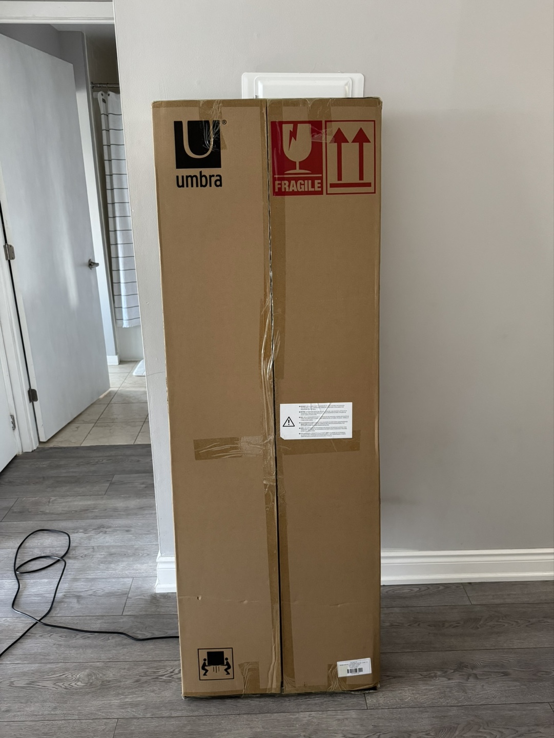 Umbra Hubba Arched Leaning & Wall Mirror - Brand New in Box - photo 2
