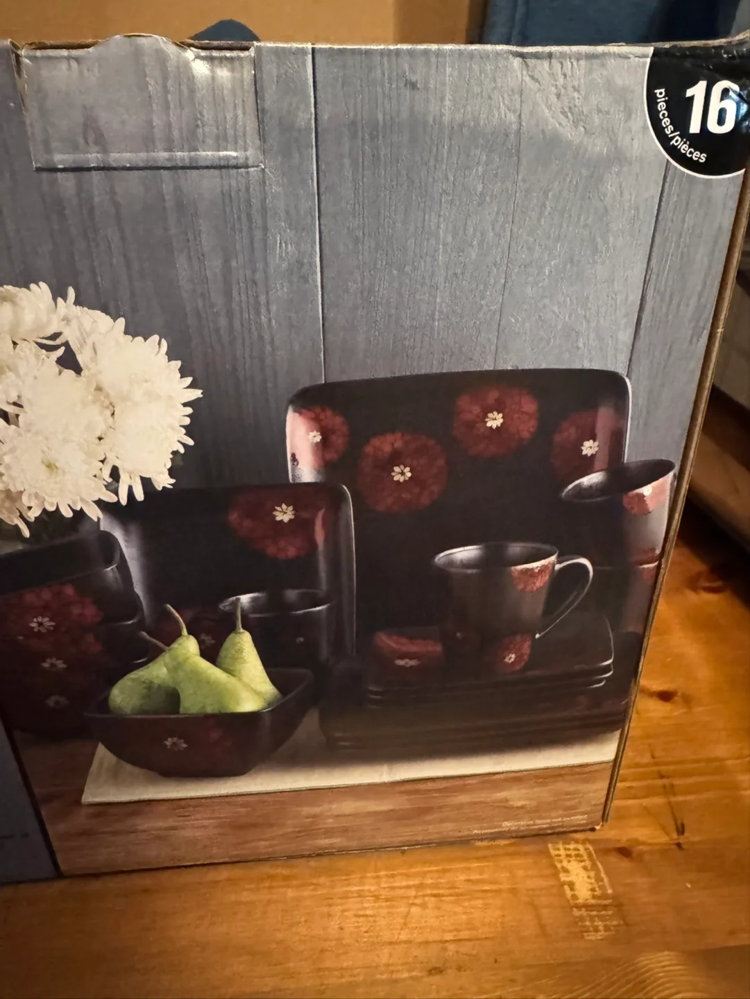 Hometrends 16-Piece Stoneware Dinnerware Set image indicator(3)