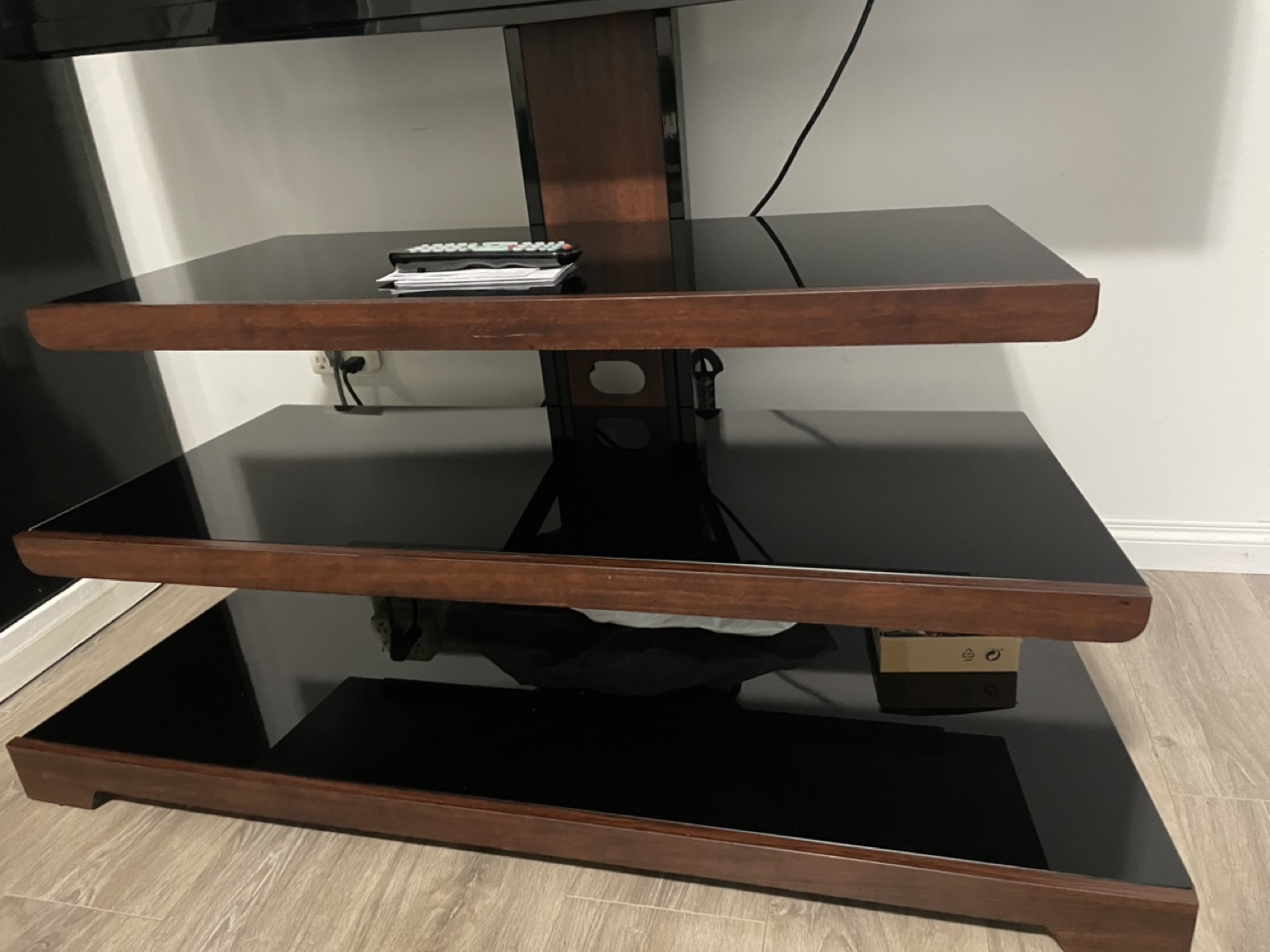 TV & TV stand - photo 3