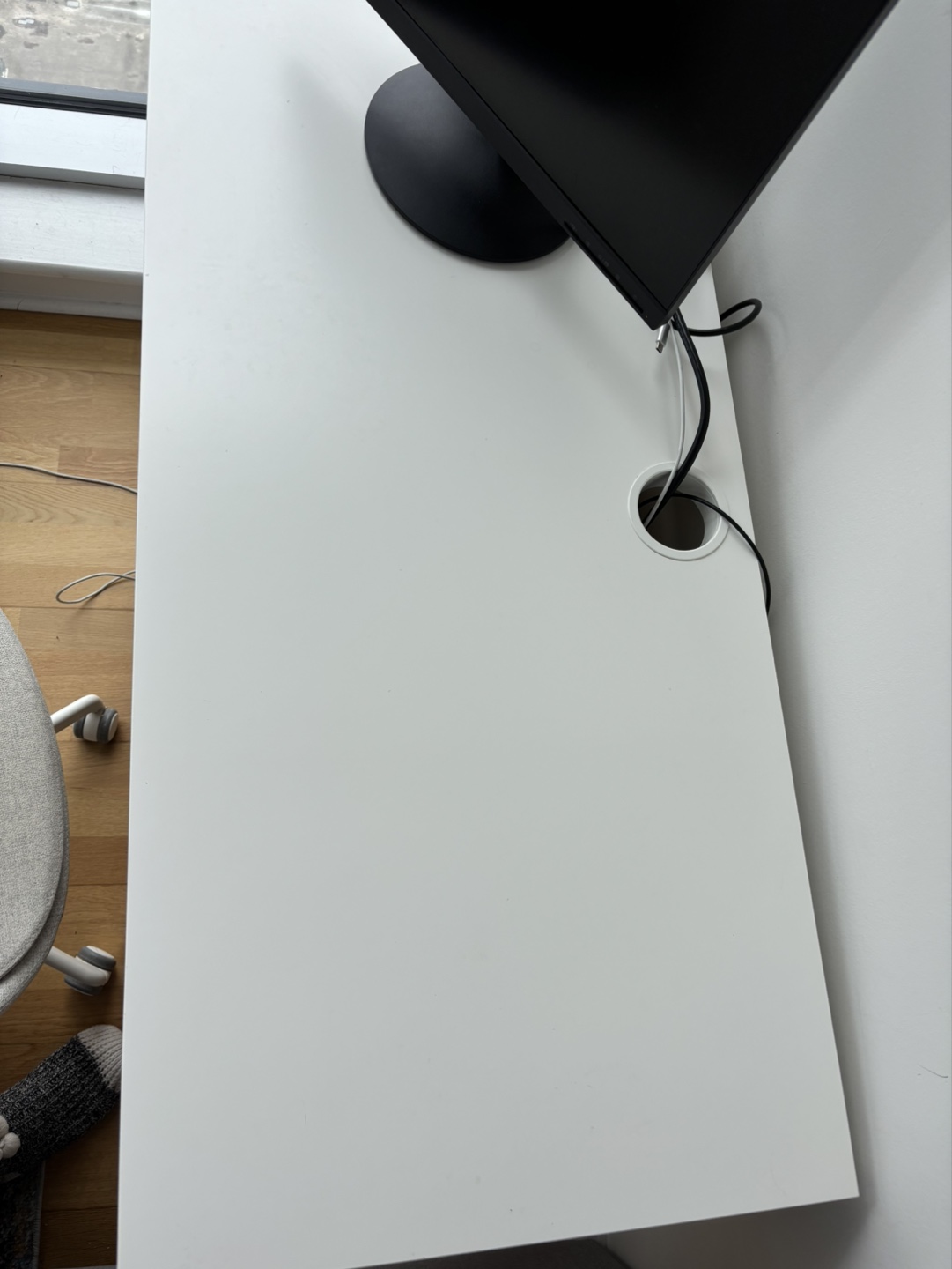 IKEA MICKE White Desk - photo 2