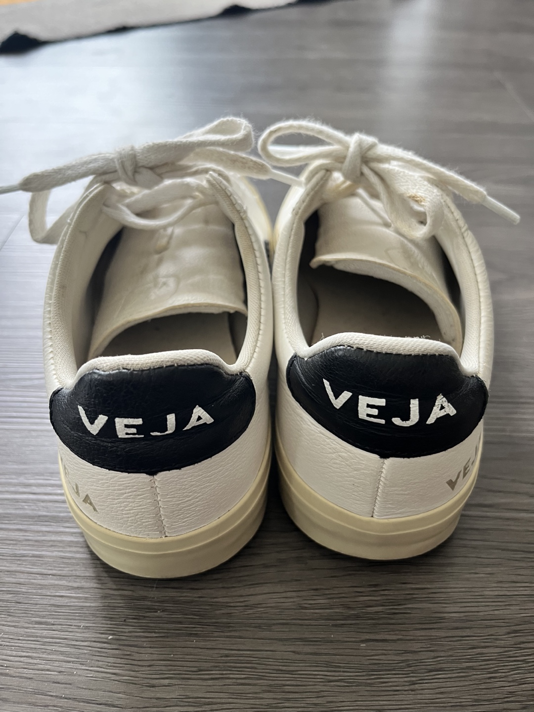 VEJA Leather Sneakers - photo 4