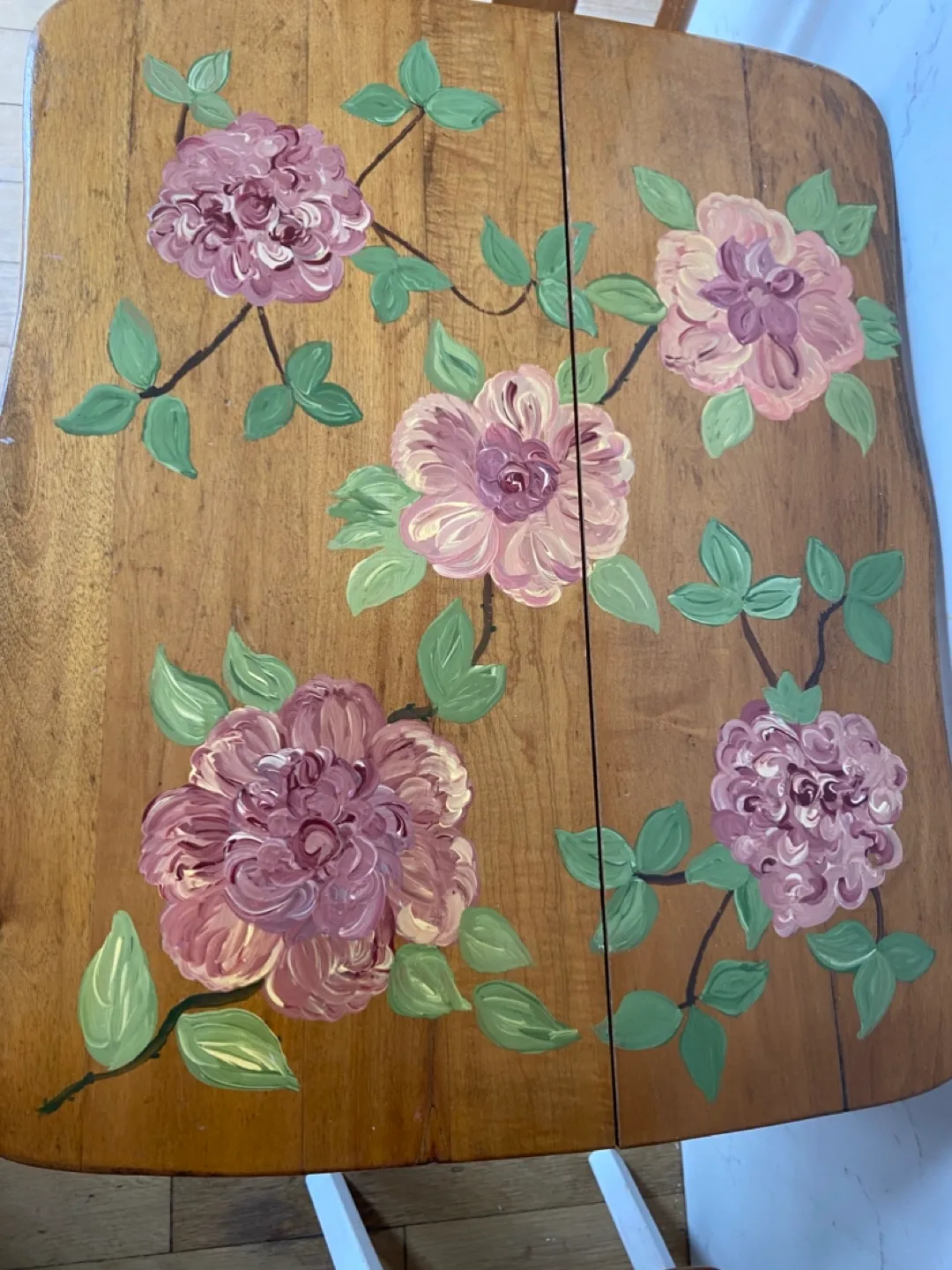 Vintage Children's Table and Chair Set with Floral Design image indicator(4)