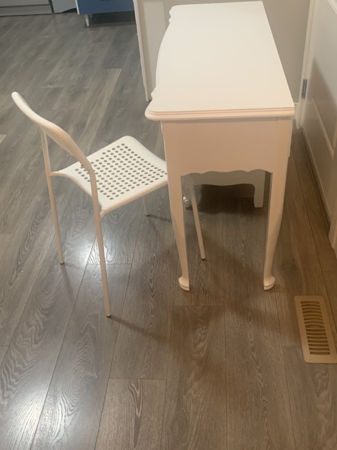 White Desk with Four Drawers and Matching Chair - photo 4