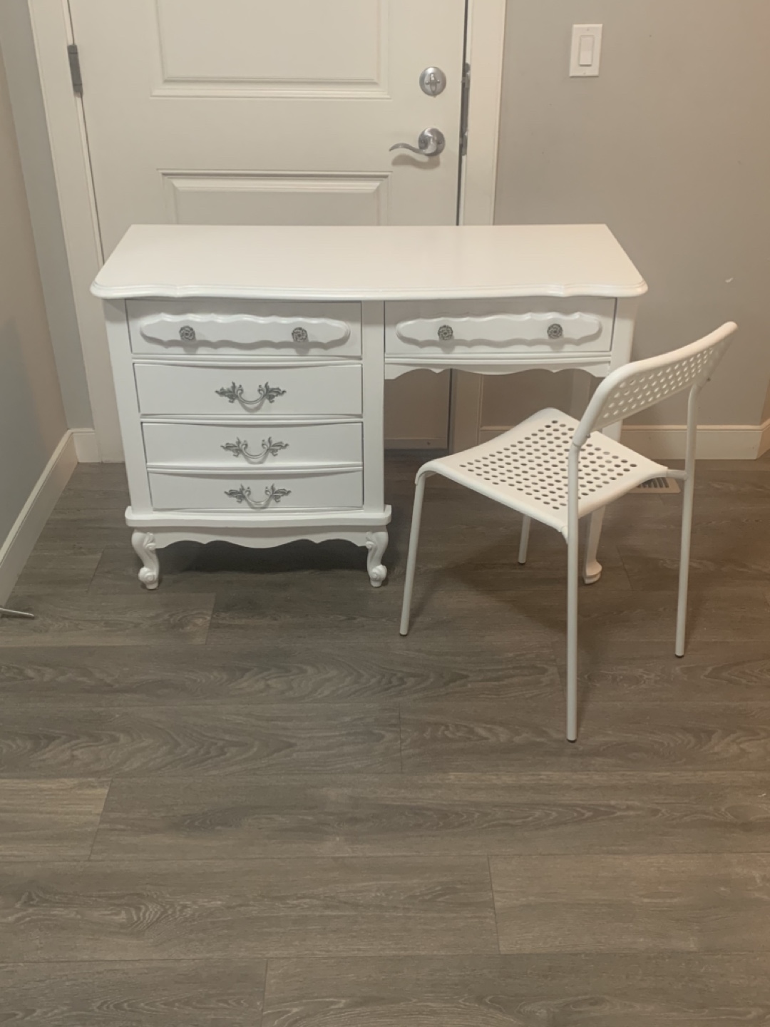 White Desk with Four Drawers and Matching Chair - photo 3