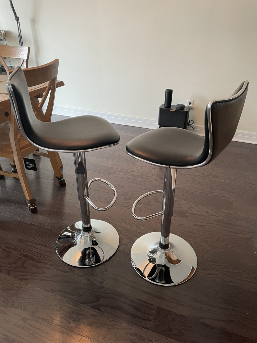Pair of Adjustable Black Bar Stools - photo 3