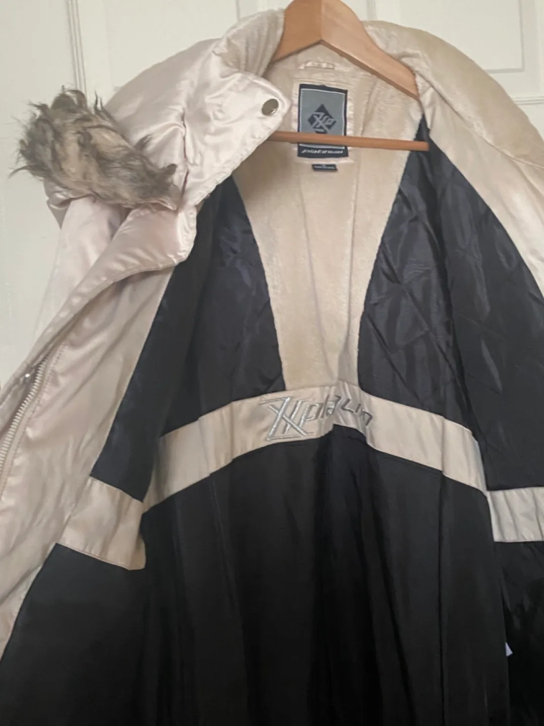 Xplorer Women's Jacket with Faux Fur Hood image indicator(4)