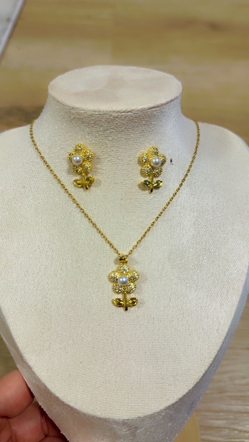 Gold Flower Necklace and Earrings Set