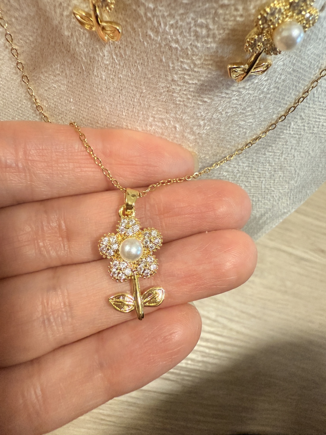 Gold Flower Necklace and Earrings Set - photo 3