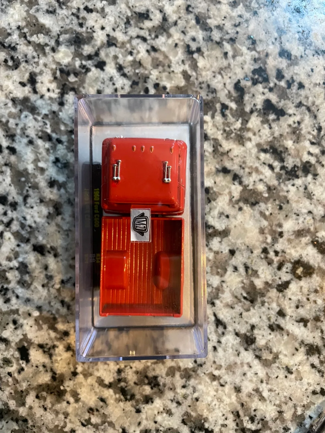 M2 Machines 1960 Ford C600 diecast model truck image indicator(2)