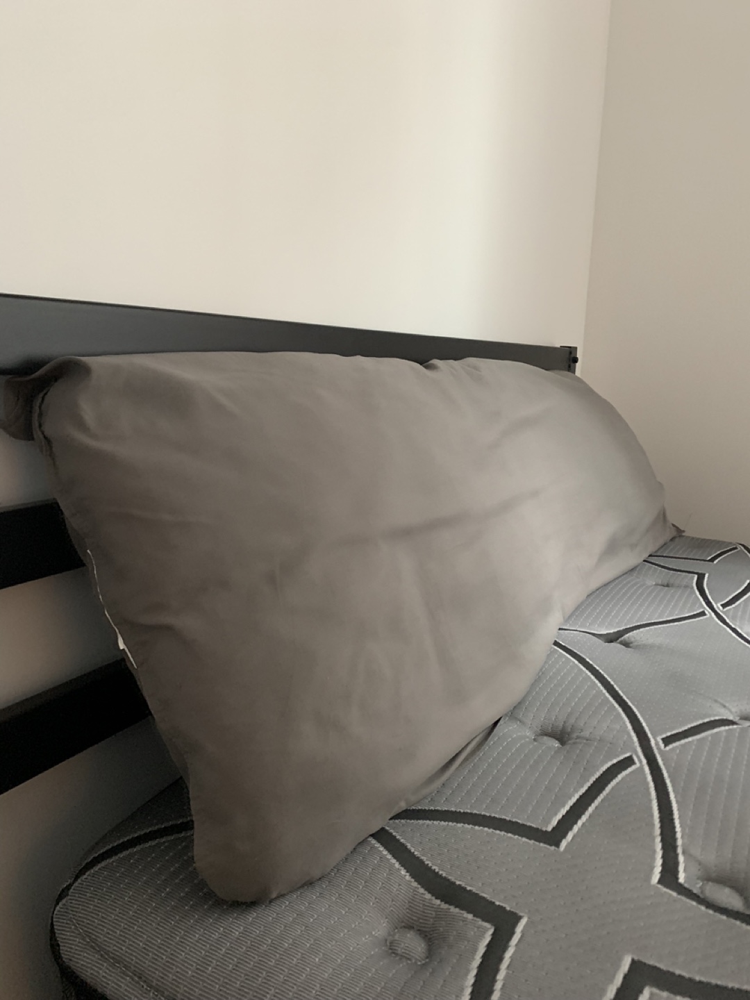 🛏️ Queen Zinus Modern Studio Metal Bed Frame + FREE Pillow! 🛏️ - photo 4