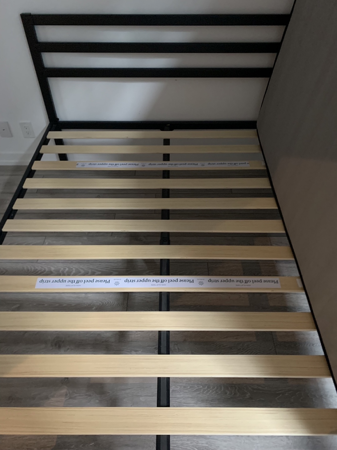 🛏️ Queen Zinus Modern Studio Metal Bed Frame + FREE Pillow! 🛏️ - photo 3