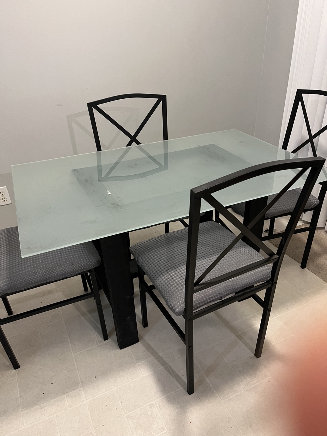 Glass-top dining table with four chairs - photo 4