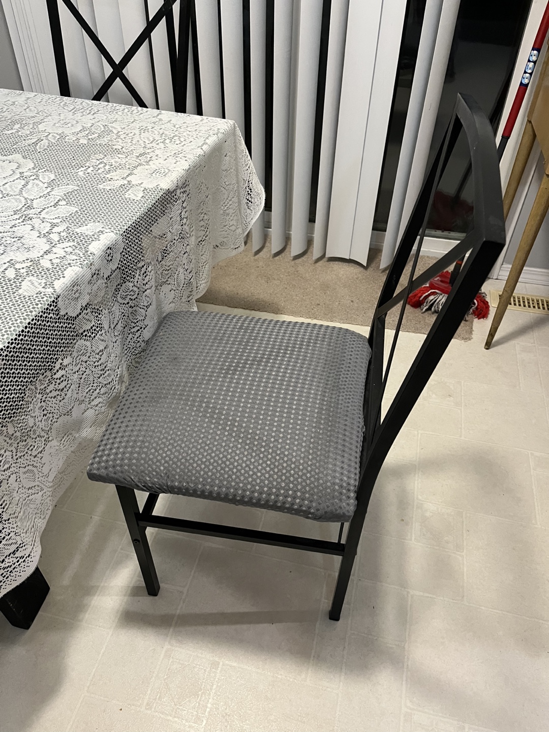 Glass-top dining table with four chairs - photo 2