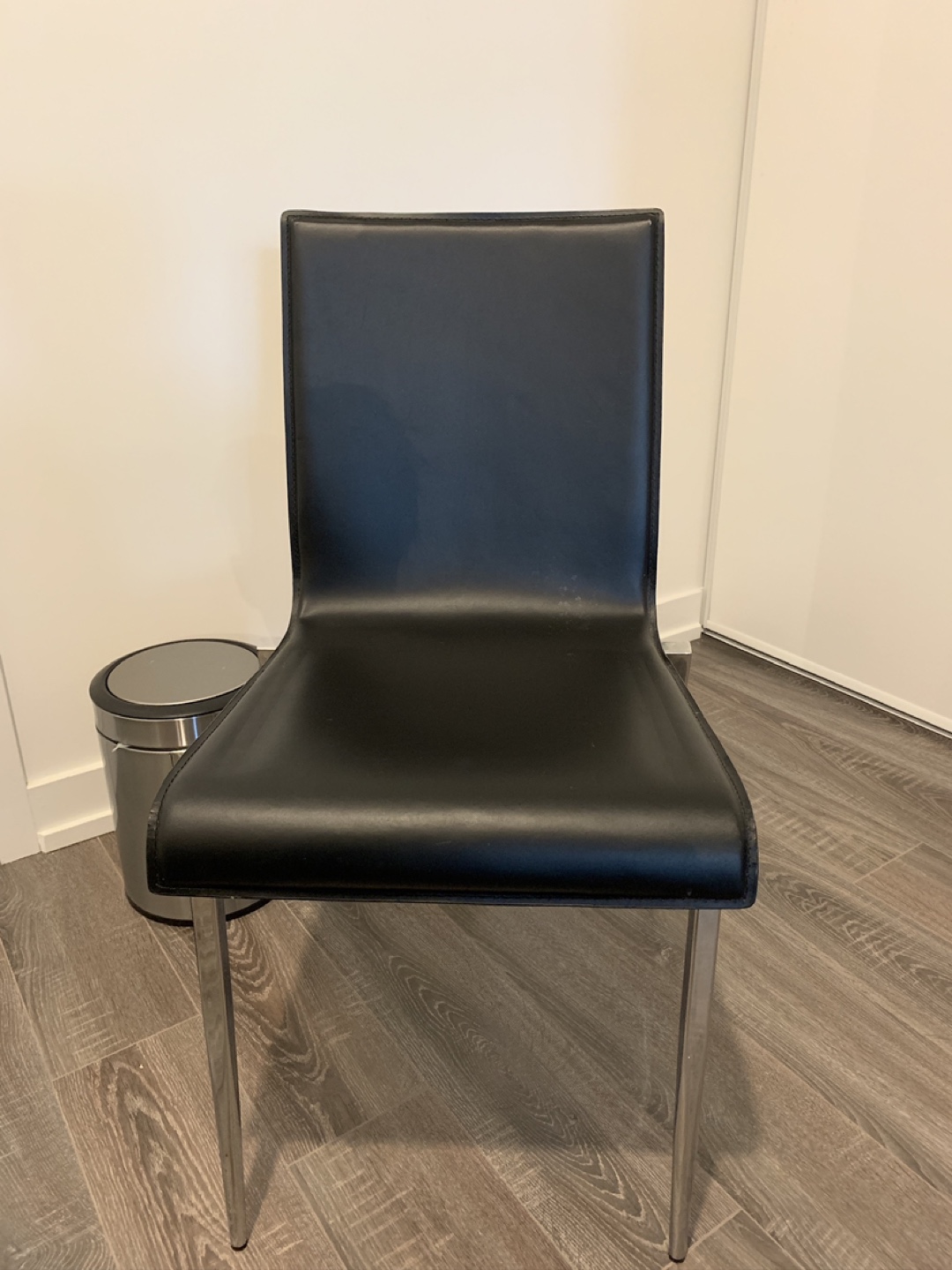 🪑 Set of 4 Black All-Purpose Chairs - Sleek & Sturdy! 🪑 - photo 2